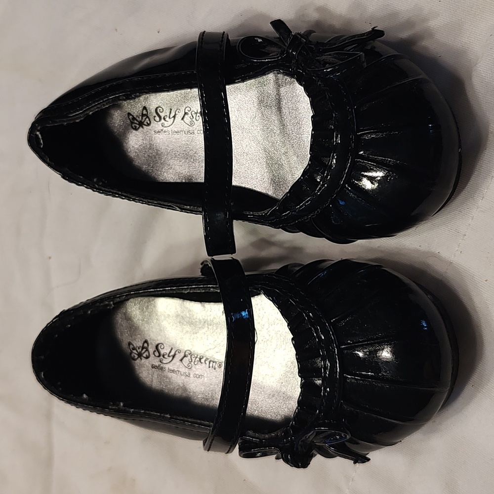 ❤️Patent Leather Mary Jane with ruffle and bows size 5